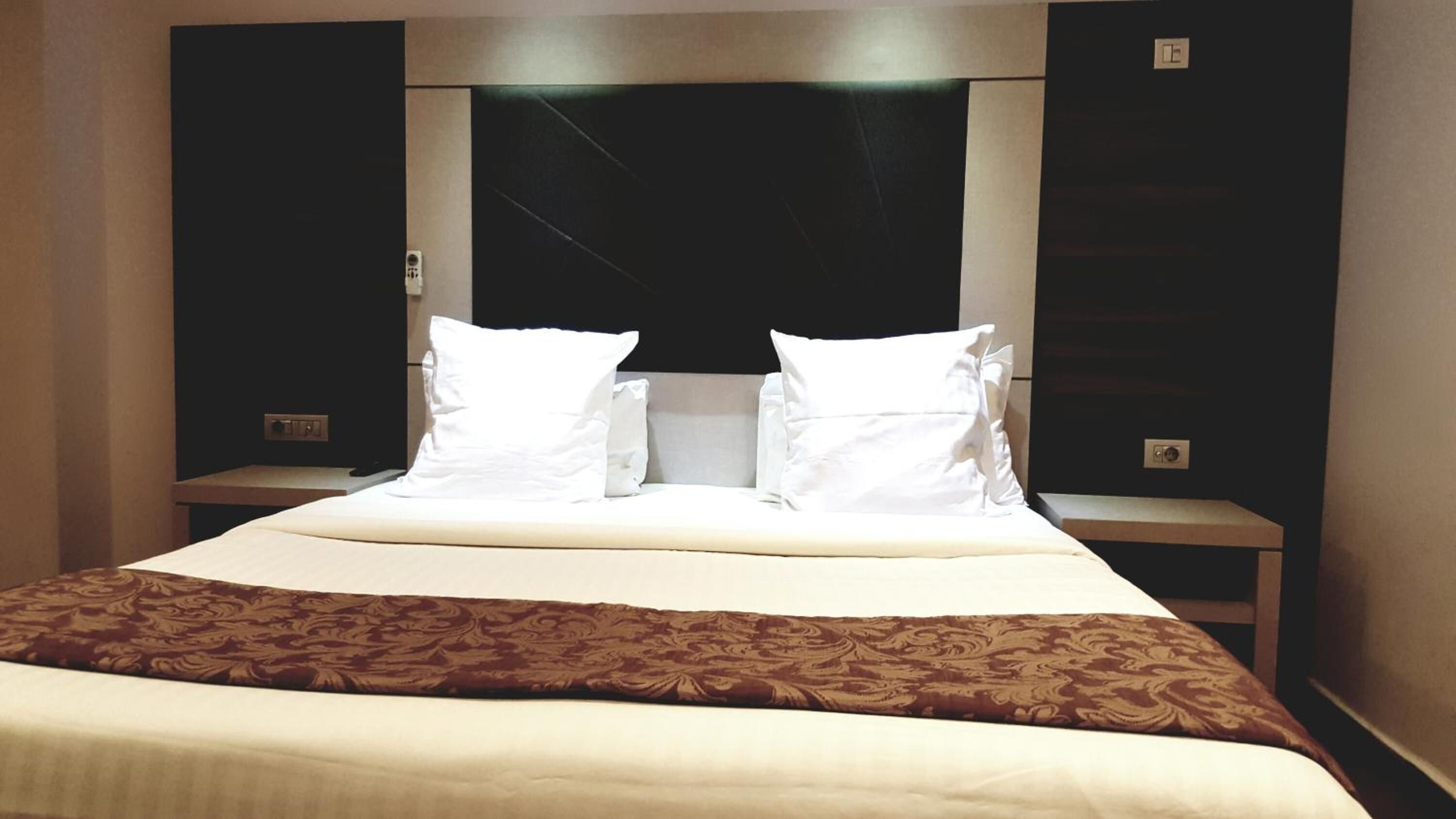 premium bedding, select comfort beds, minibar, in-room safe