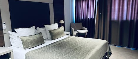 Habitación ejecutiva, 1 cama King size, para no fumadores, vista a la ciudad | Ropa de cama de alta calidad, camas Select Comfort y minibar