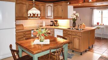 Réfrigérateur, plaque de cuisson, lave-vaisselle, cafetiÚre/bouilloire