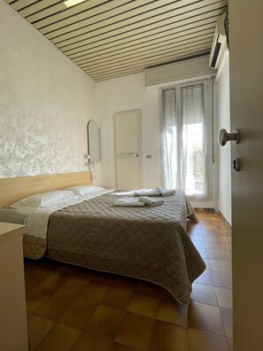 Bureau, lits bébé (en supplément), Wi-Fi gratuit, draps fournis