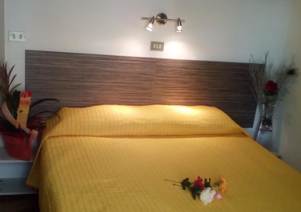 Schreibtisch, Babybetten, kostenloses WLAN, Bettwäsche