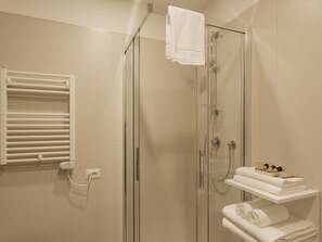 Superior Quadruple Room, Ensuite, Park View | Bathroom