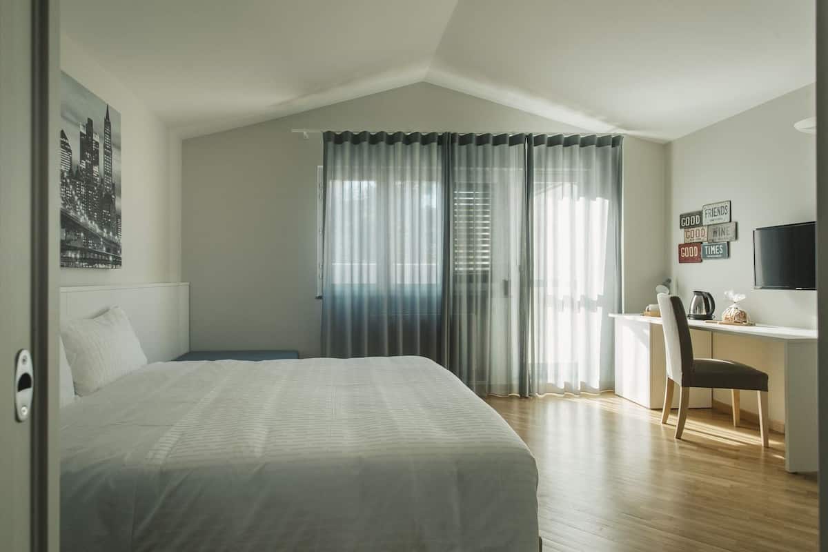 Standard Triple Room, Ensuite