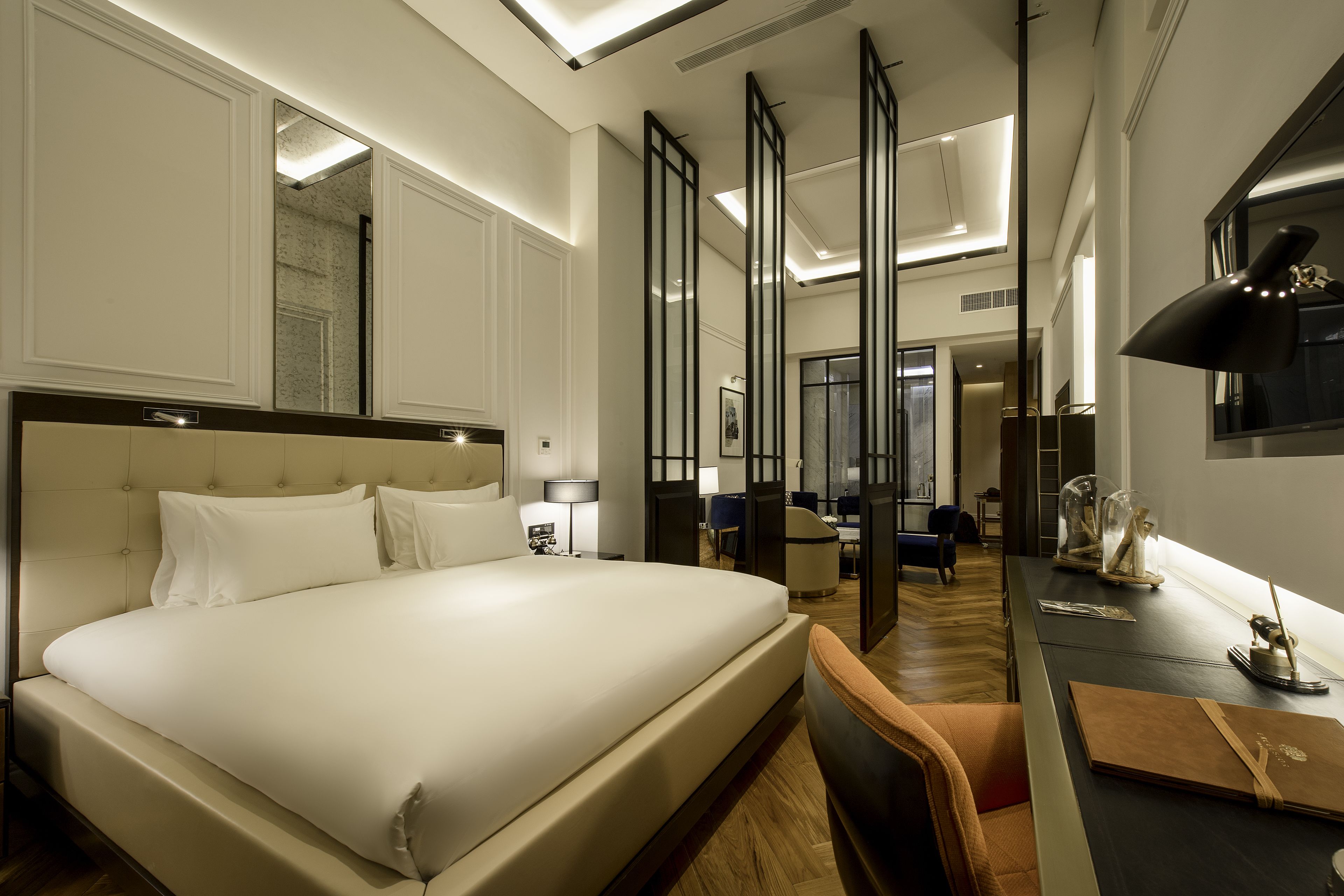 deluxe room, 1 king bed, city view | minibar, in-room safe, desk, blackout curtains