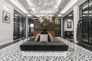 Siddeområde i lobbyen