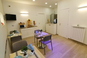 Free daily local cuisine breakfast  - Antica Capri B&B (Naples)