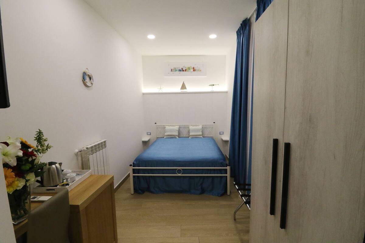 Double Room (Marina Piccola) | Minibar, in-room safe, desk, soundproofing