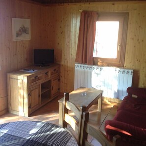 House, 2 Bedrooms | Living room