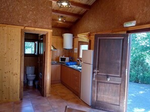 Full-size fridge, microwave, stovetop, cookware/dishes/utensils
