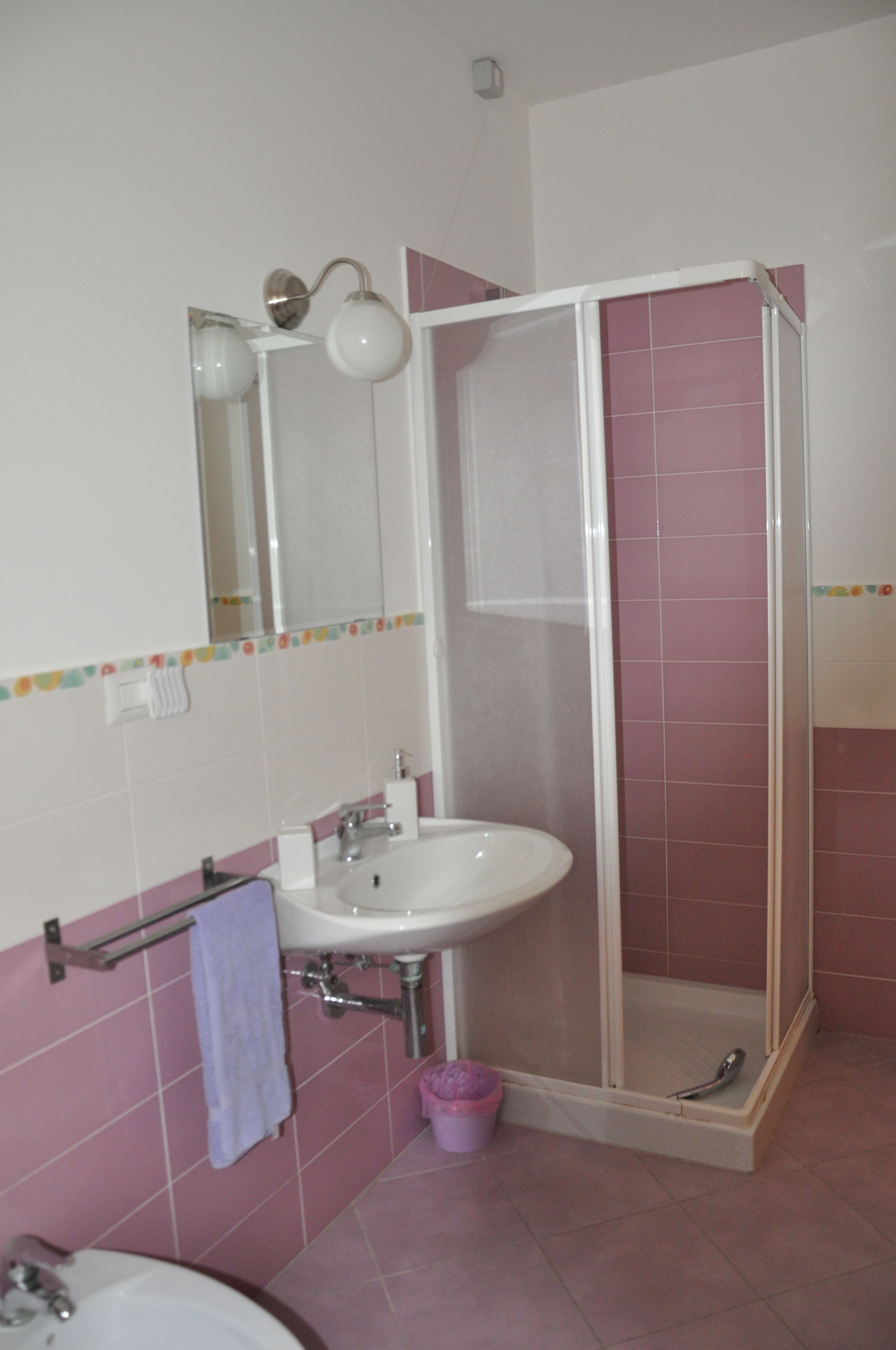 Elite Double Room | Bathroom | Shower, rainfall showerhead, free toiletries, hair dryer