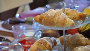 A buffet table with various pastries and desserts. - Dimora Paolina (Baschi)