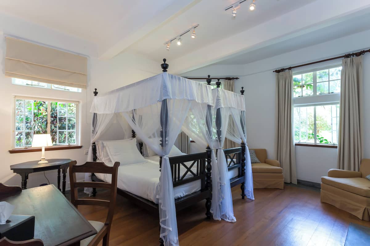 The Bluebird Room | Bathroom