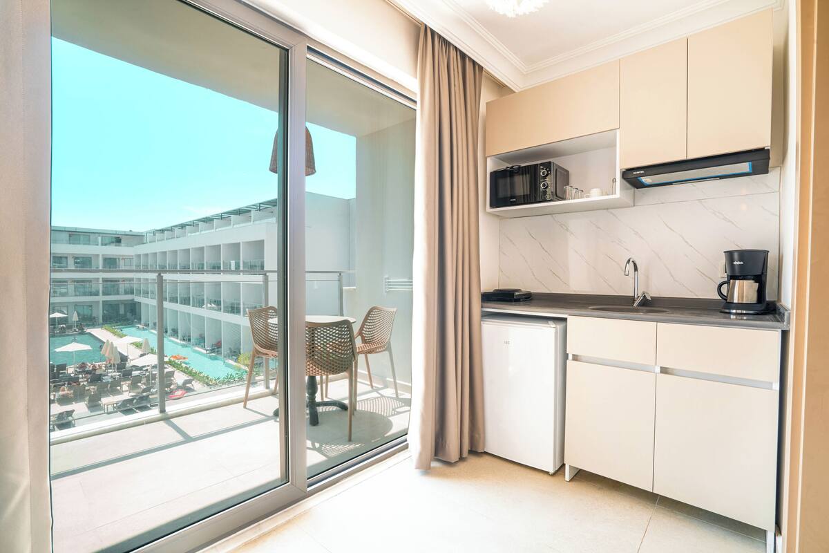 studio | private kitchen | coffee/tea maker, electric kettle