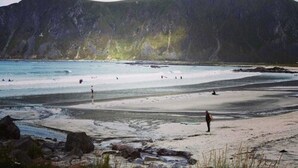 White sand - Lydersen Rorbuer (Flakstad)