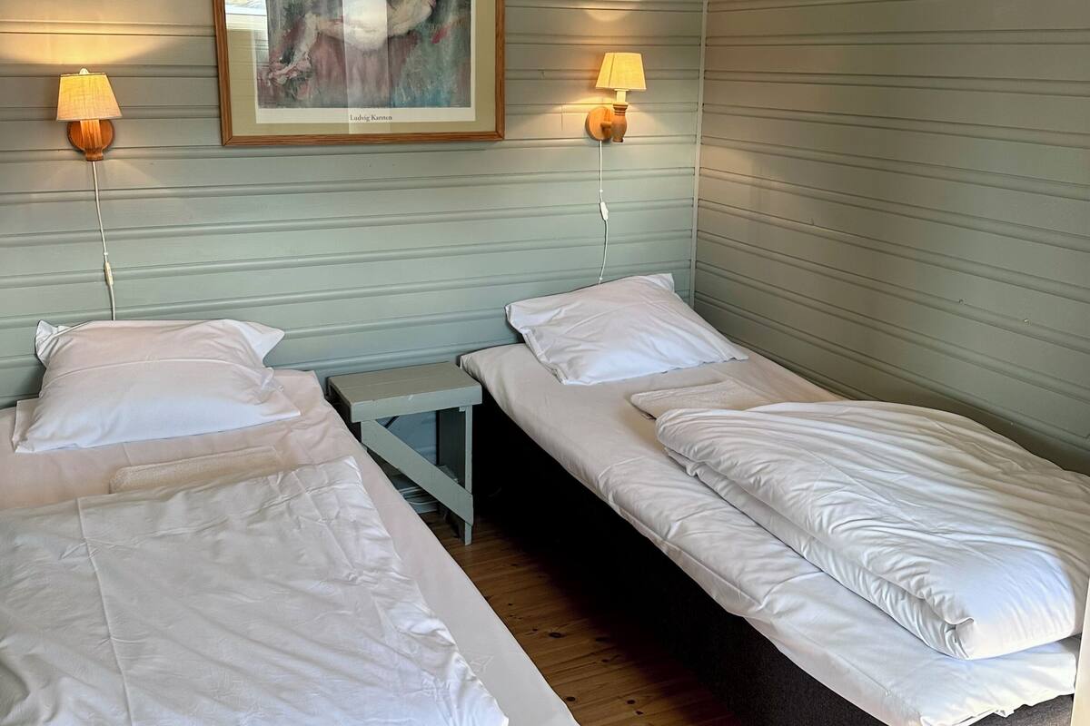 Comfort Apartment, 2 Bedrooms, Kitchen, Ocean View (Liv) | Pillowtop beds, iron/ironing board (on request), WiFi (free)
