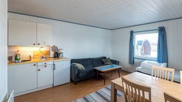 Comfort-Apartment, 1 Schlafzimmer, Küche, Meerblick (Lars) | Pillowtop-Betten, Bügeleisen/Bügelbrett, kostenloses WLAN