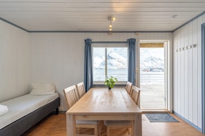 Comfort Apartment, 1 Bedroom, Kitchen, Sea View (Lars)
