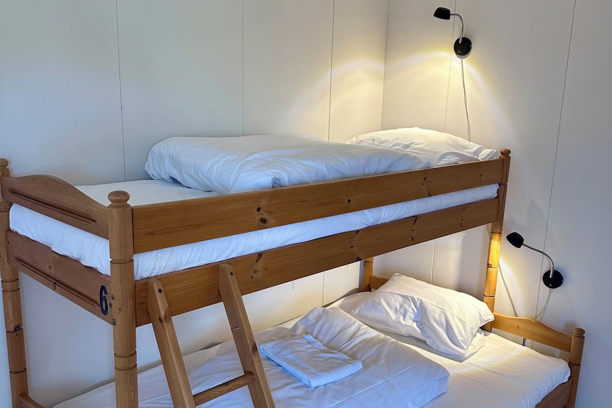 Basic Shared Dormitory, Men only, Shared Bathroom | Pillowtop beds, iron/ironing board (on request), WiFi (free)