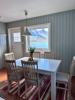 View from room - Lydersen Rorbuer (Flakstad)