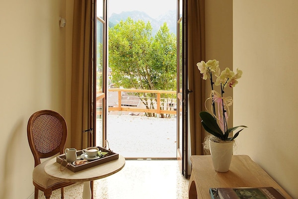 Habitación clásica con 1 cama doble o 2 individuales, vistas al jardín | Escritorio, camas supletorias, wifi gratis y ropa de cama