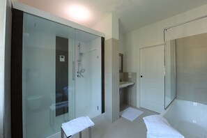Superior Double or Twin Room | Bathroom shower