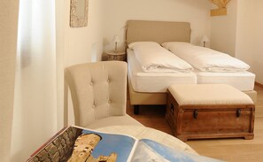 Classic dubbelrum eller tvåbäddsrum | Skrivbord, extrasängar, gratis wi-fi och sängkläder