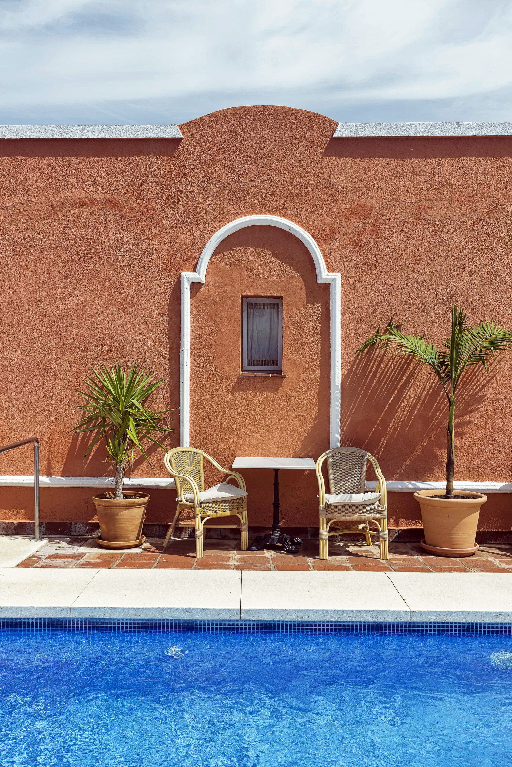 outdoor pool, pool loungers