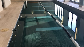 Indoor pool, 2 outdoor pools