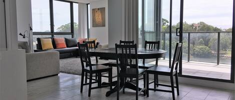 Exclusive Apartment, 2 Bedrooms, 2 Bathrooms, River View | Living room