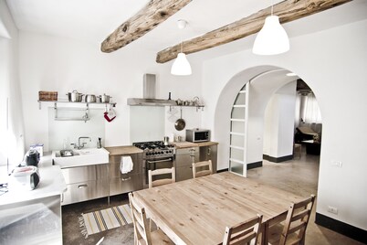 Renovated modern, comfortable, historic house, 15 km to the sea