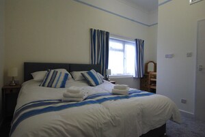 双人房 (King) | 隔音、免费 WiFi、床单