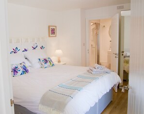 Premium Apartment, 1 Bedroom | 1 bedroom, individually decorated, bed sheets - Malvern Holiday Garden Flat (Malvern)