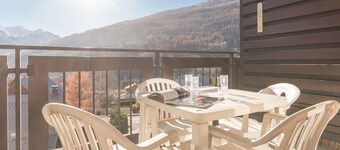 Large quiet studio for 5, parking, balcony, Briançon