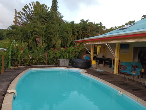 "PASSIONS CARAÏBES",CHARMANT GÎTE A LOUER SUR SAINT-CLAUDE(BASSE-TERRE)