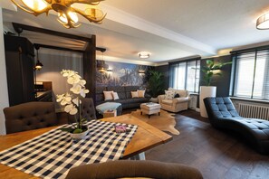 Premium Suite | Living area | Flat-screen TV - Alpenliebe Design Hotel (Inzell)