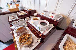 Daily buffet breakfast for a fee - Alpenliebe Design Hotel (Inzell)