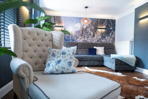 Luxury Suite | Living area | Flat-screen TV - Alpenliebe Design Hotel (Inzell)