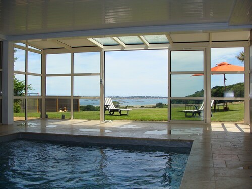 Magnificent gîte with sea view, heated indoor pool facing Brehat Island
