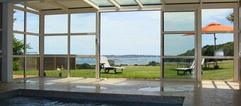 Magnificent gîte with sea view, heated indoor pool facing Brehat Island