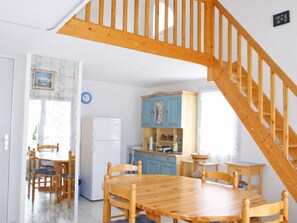 Dining - Holiday Home with Pool, Near Beach and Shops in La Tranche-sur-Mer (La Tranche-sur-Mer)