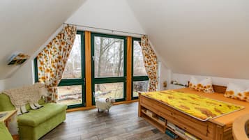 Minibar, individually decorated, free WiFi, bed sheets