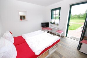 Minibar, individually decorated, free WiFi, bed sheets