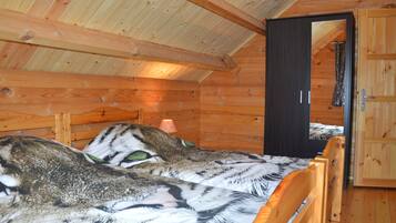 3 chambres, bureau, fer et planche Ă repasser, lit parapluie