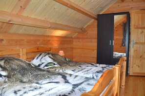 3 chambres, bureau, fer et planche à repasser, lit parapluie