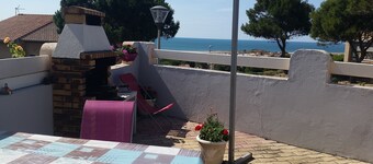 Villa, all mod cons, enclosed with seaside view