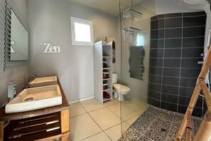 Bruser, hårtørrer, håndklæder