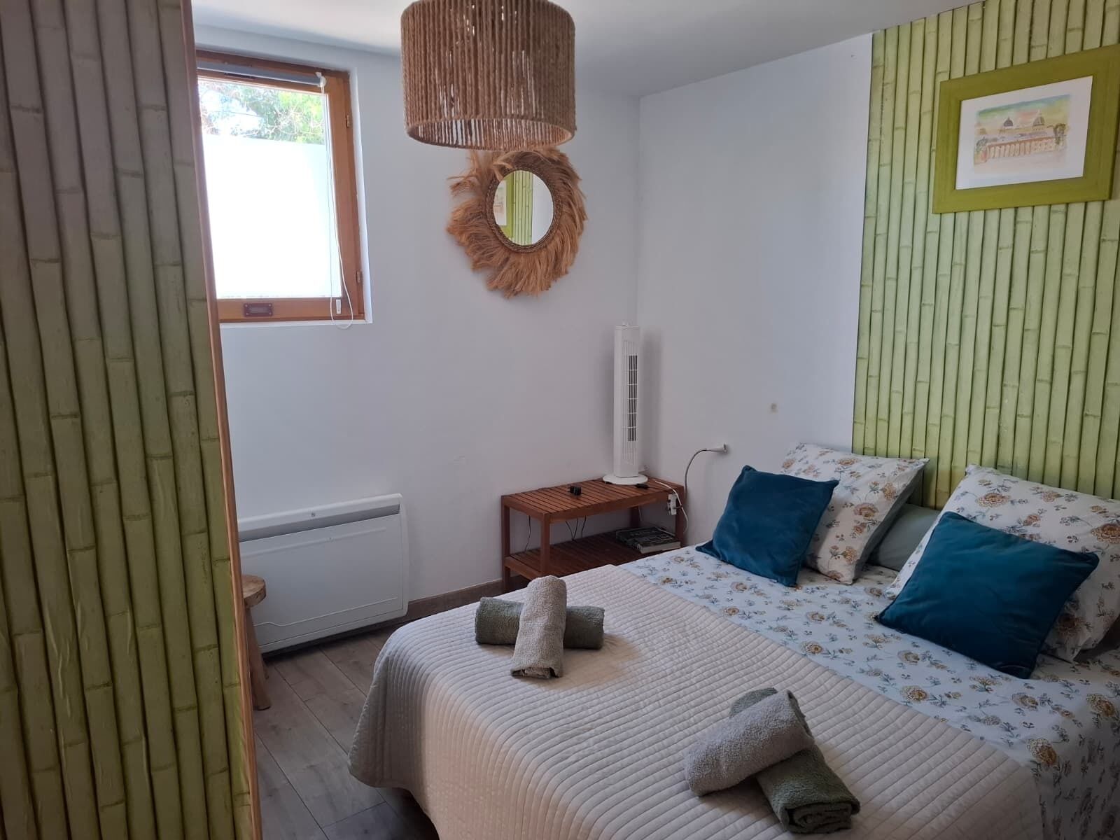 1 chambre, fer et planche à repasser, Wi-Fi gratuit, draps fournis
