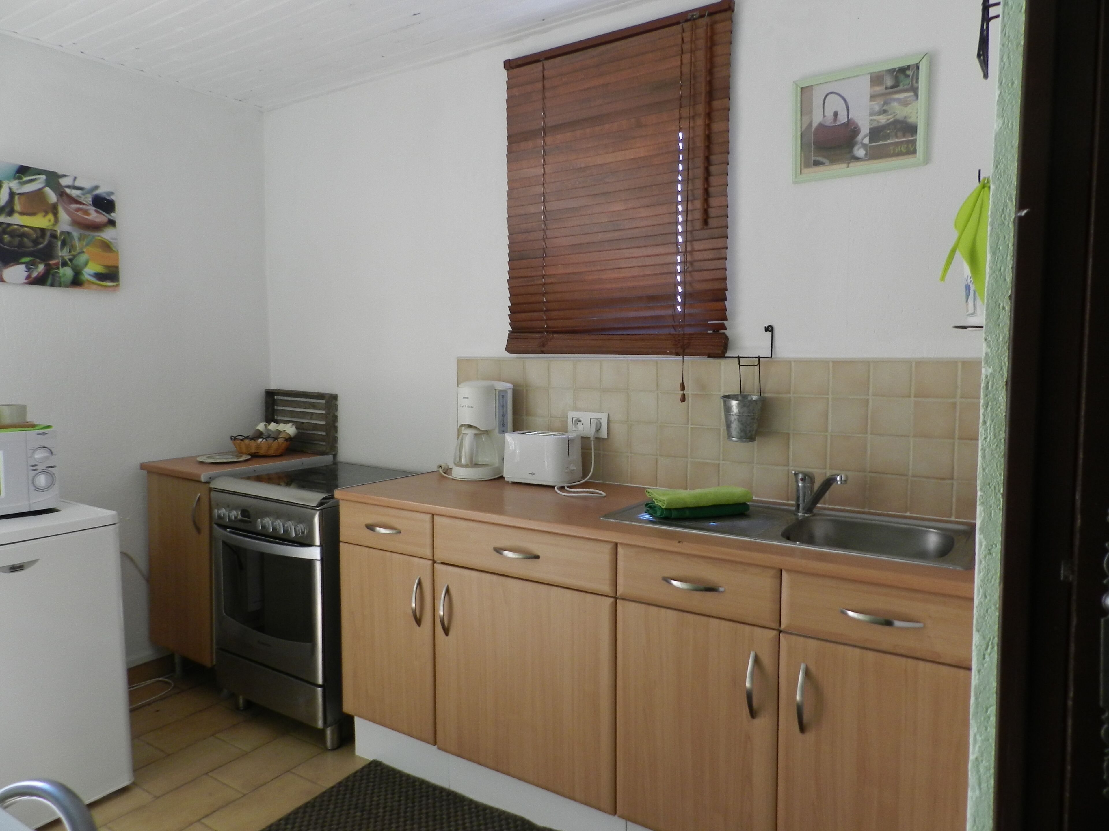 Réfrigérateur, micro-ondes, four, bouilloire électrique