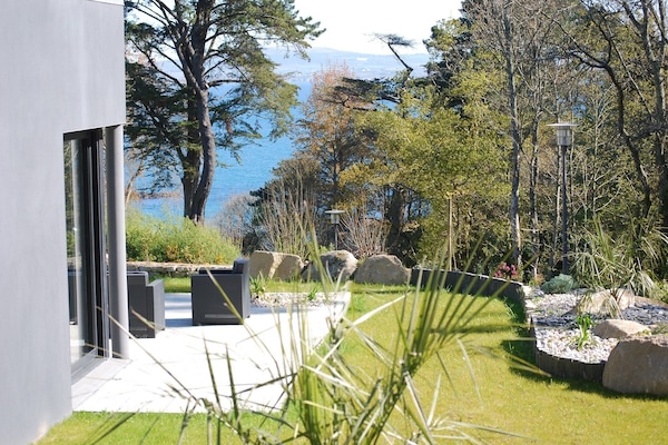 Vue du jardin sur la baie de Douarnenez