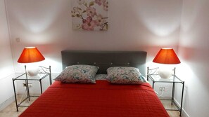 2 bedrooms, iron/ironing board, travel crib, WiFi - VILLA NEAR MARINA - SEA - RESTAURANT - FISHING VILLAGE (Le François)